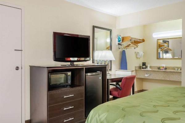 Quality Inn & Suites Lexington image 11
