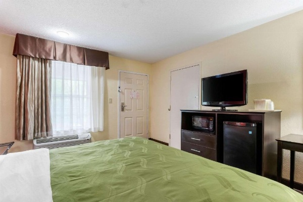 Quality Inn & Suites Lexington image 12
