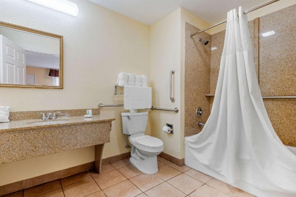 Quality Inn & Suites Lexington image 19