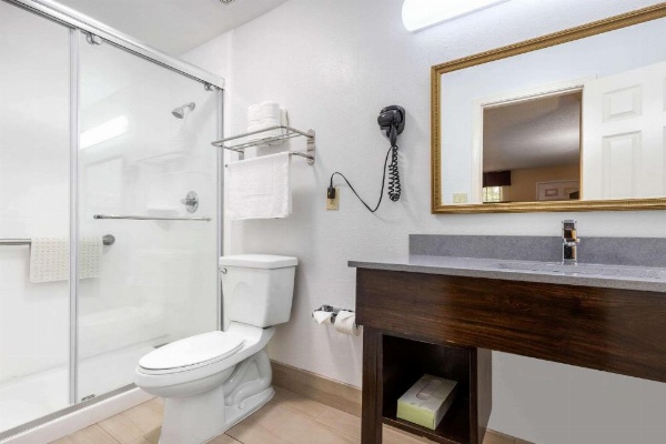 Quality Inn & Suites Lexington image 20