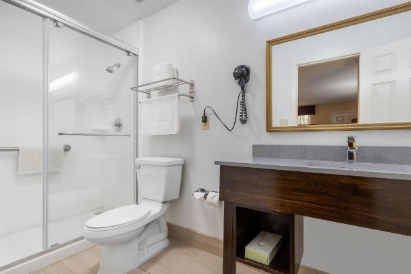 Quality Inn & Suites Lexington image 30